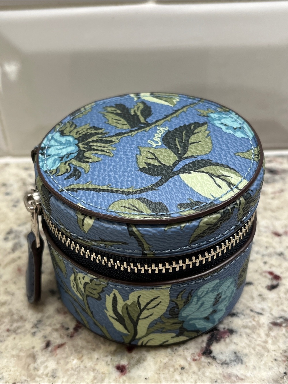 Coach Zip Around Sleeping Roses Jewelry Travel Case EUC